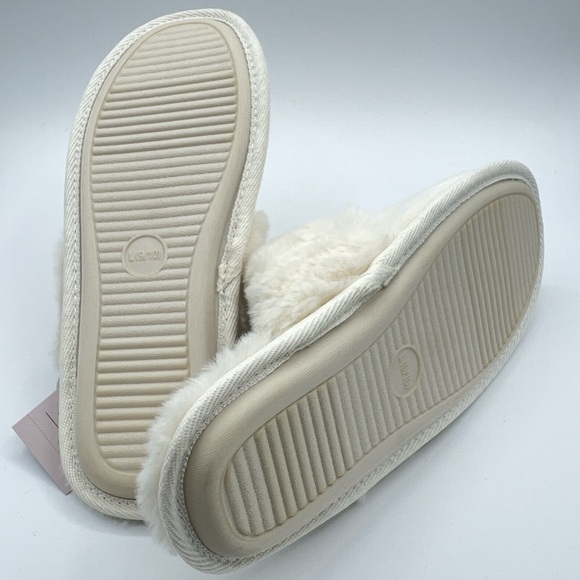 Cream Cozy Slippers NWT - Picture 3 of 3